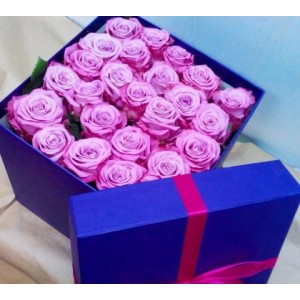 Лиловые розы 29 шт в подарочной коробке!